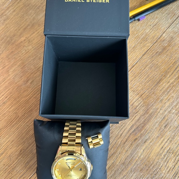 Gold Men's Watch - Picture 1 of 5
